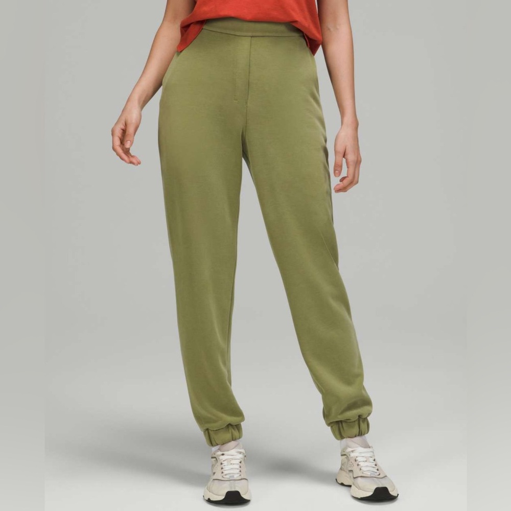 Lululemon Athletica Softstreme Relaxed High Rise Bronze Green Jogger Pants EUC 6